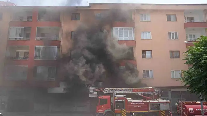 İş yeri deposunda yangın