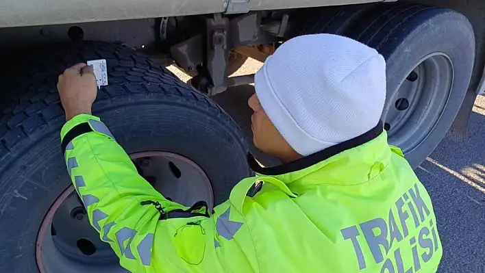 Niğde'de kış lastiği denetimlerinde 76 araca para cezası kesildi