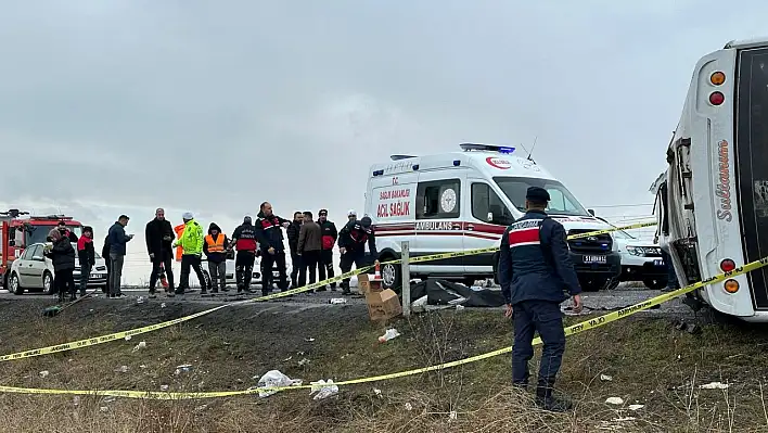 Niğde'de midibüs devrildi: 1 ölü, 27 yaralı