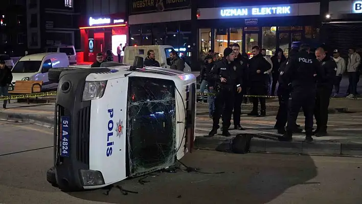 Polis aracıyla ile otomobil çarpıştı: Yaralılar var