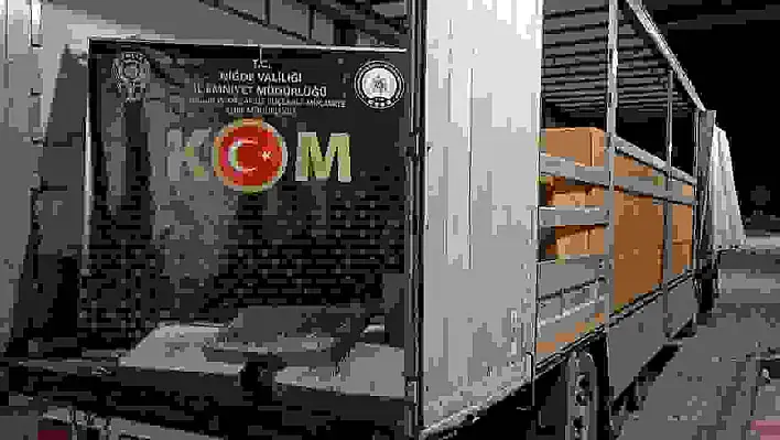 Niğde'de tura operasyon: 6 milyon 750 bin makaron ele geçirildi