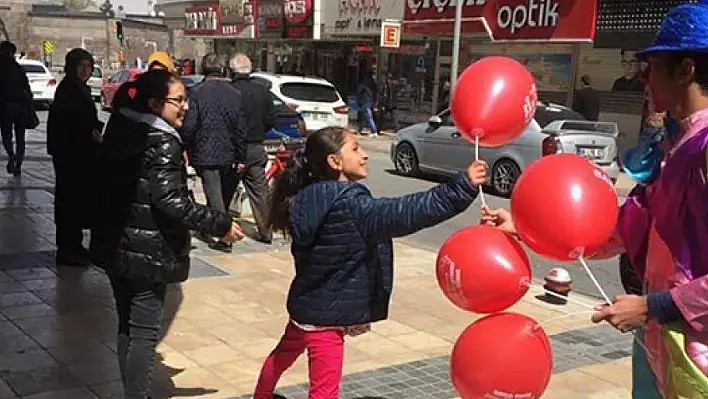 Kuyumcu'dan 23 Nisan'da 1923 balon