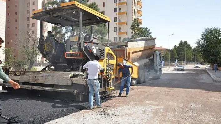 Nurihas Mahallesi'nde yol yenileme çalışması