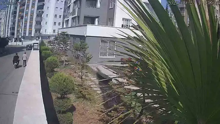 Motosikletle kapkaç yaptılar