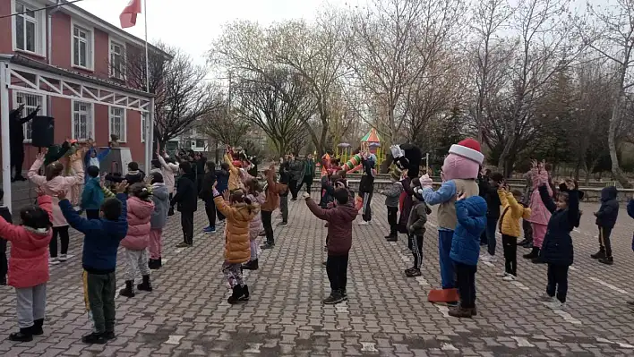 O okulda öğrencileri mutlu eden etkinlik