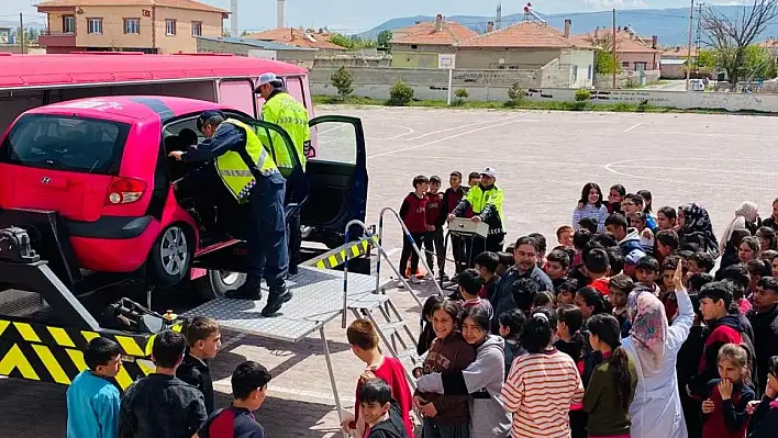 Öğrencilere trafik eğitimi