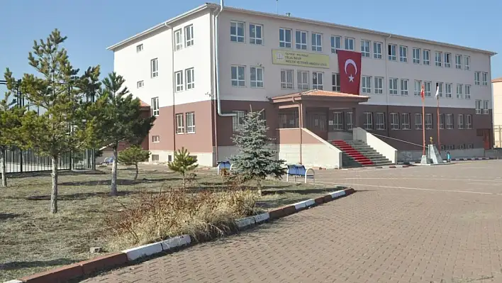 Öğrenciler, veliler ve eğitimciler tedirgin: O okul kapatılacak mı?