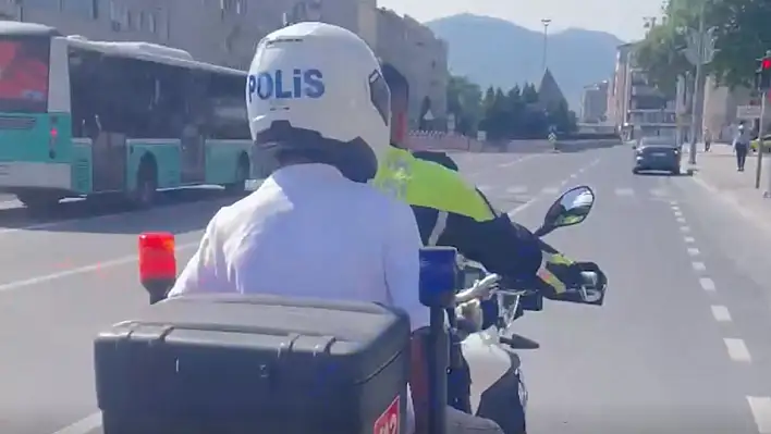 Öğrencilerin yardımına Kayseri polisi koştu