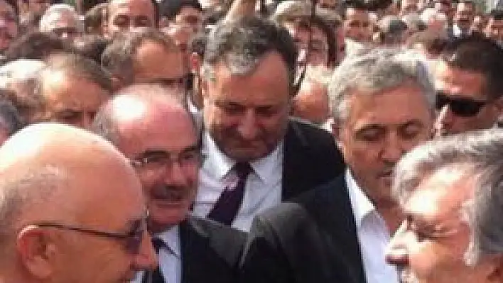 ÖKSÜZKAYA SAHAYA İNDİ!