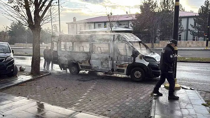 Okul servisi alev alev yandı!