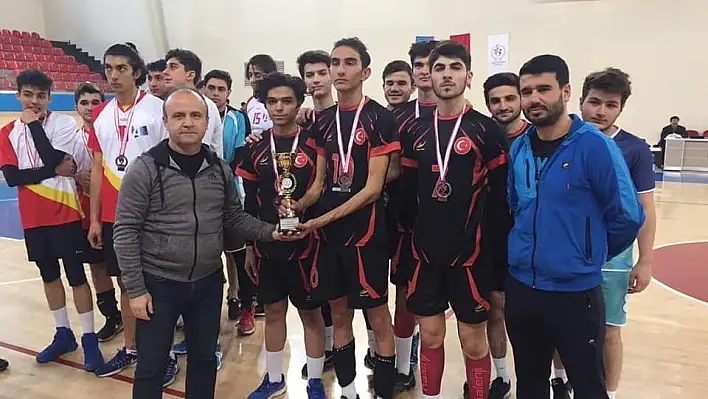 Okullar Arası Voleybol Genç (A) Erkekler İl Birinciliği müsabakaları tamamlandı