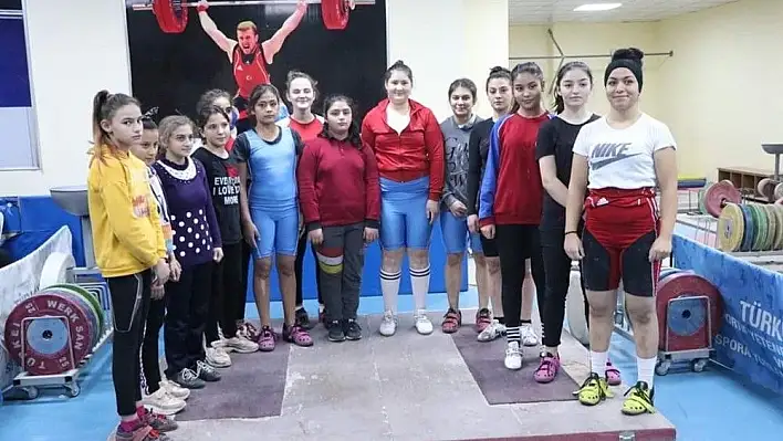 Okullar arası Yıldız-Genç Halter il Birinciliği Tamamlandı
