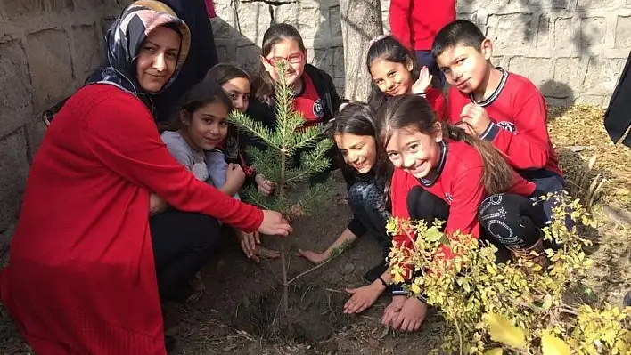 Örenci ve velilerden en güzel Öğretmenler Günü hediyesi
