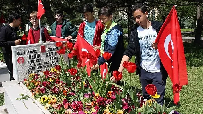 Ortaokul çocukları şehitler için hatim indirdi
