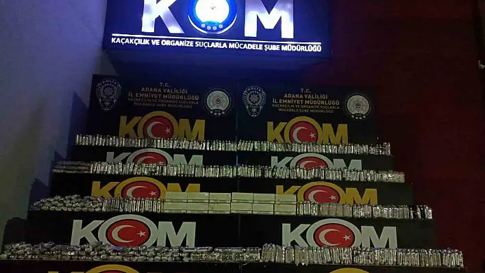 Otobüs zeminine zulalanmış olarak yüzlerce adet ele geçirildi