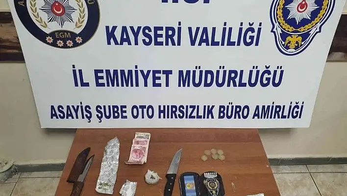 Otomobil hırsızları uyuşturucuyla yakalandı