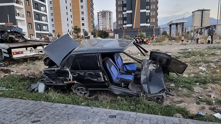 Otomobil ikiye bölünmüştü! İşte o kazanın görüntüleri