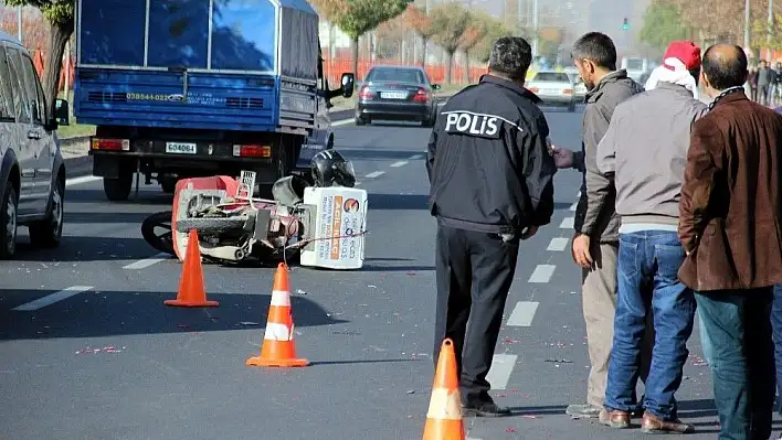 Motosiklet 10 metre sürüklendi