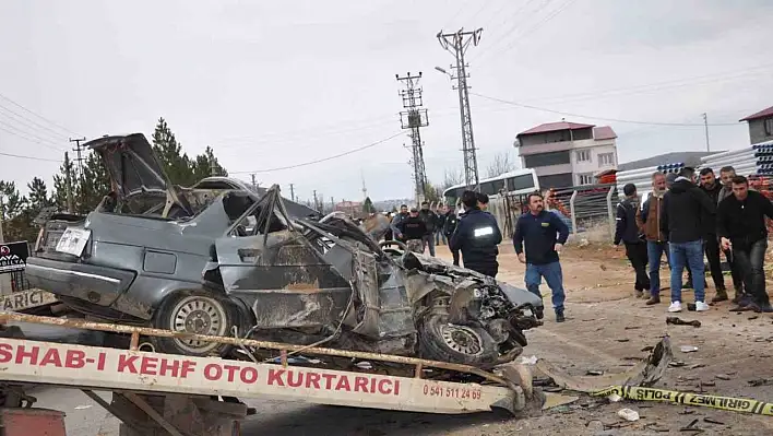 Kaza: 3 ölü, 3 yaralı