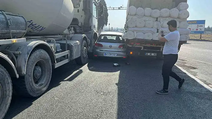 Otomobil, kamyon ve beton mikseri arasında sıkıştı