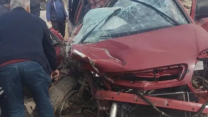 Kamyonla çarpışan 14 yaşındaki sürücü hayatını kaybetti