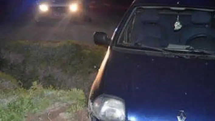OTOMOBİL SULAMA KANALINA DÜŞTÜ: 3 YARALI