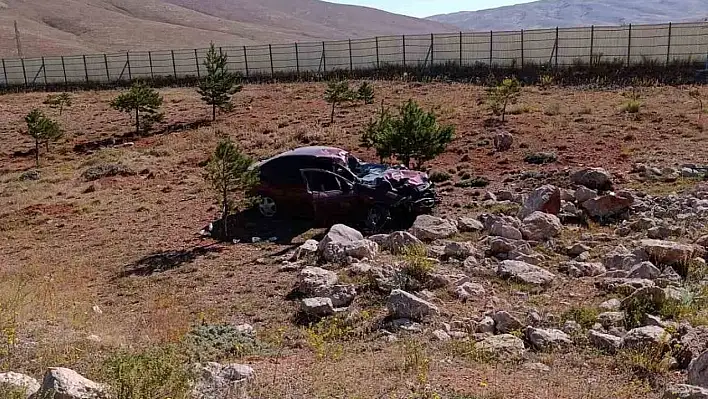 Sivas'ta otomobil takla attı, 2 kişi yaralandı