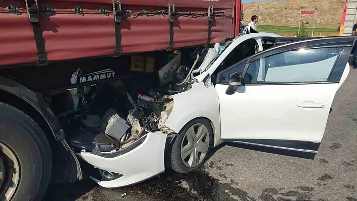 Sivas İmranlı'da trafik kazası: 2'si çocuk 6 kişi yaralandı