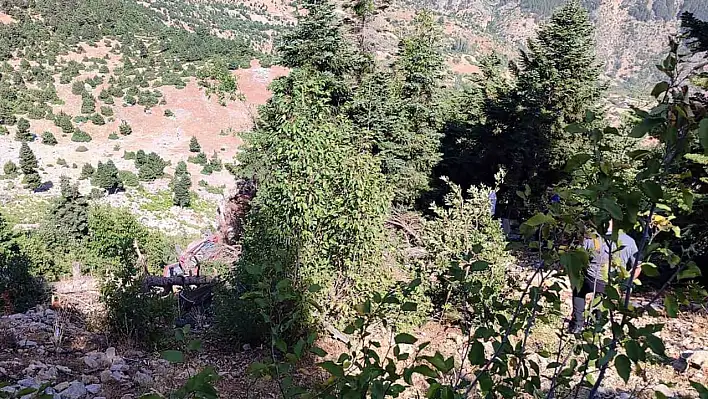 Uçuruma yuvarlanan aracı sürücüler fark etti! 2 kişi hayatını kaybetti