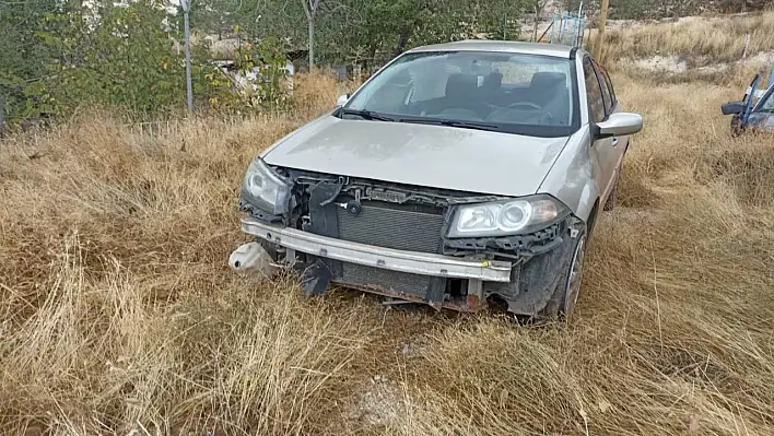 Otomobil yoldan çıkıp devrildi: 3 yaralı