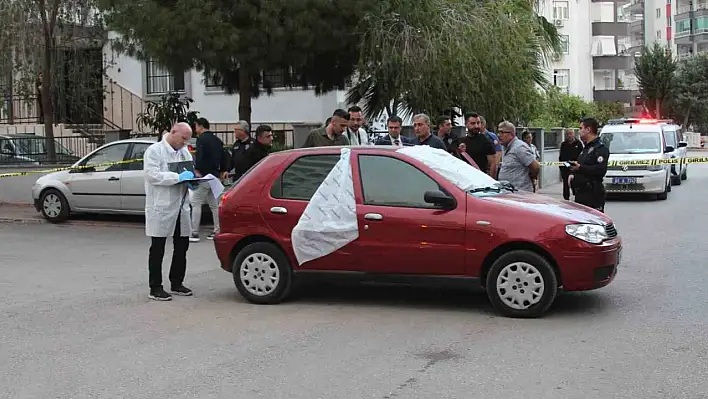 Adana'da otomobilde şüpheli ölüm