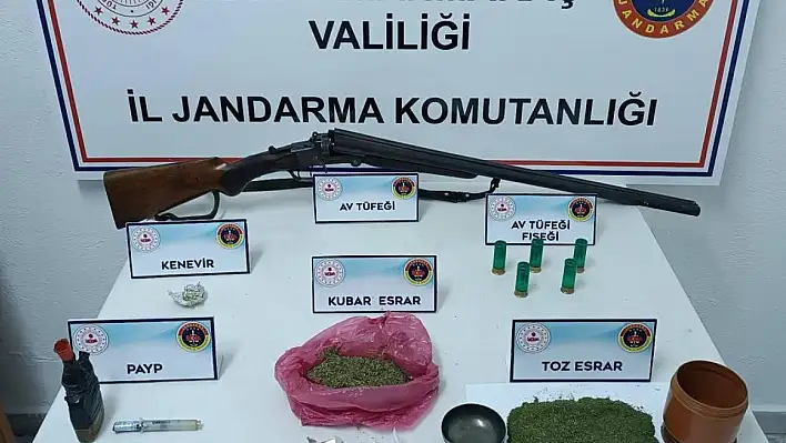 Otomobilde yapılan aramada uyuşturucu çıktı