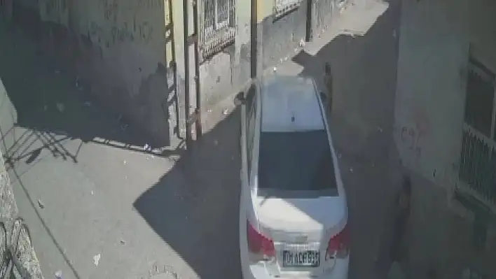 2 yaşındaki çocuğun hayatını kaybettiği kaza anı kamerada