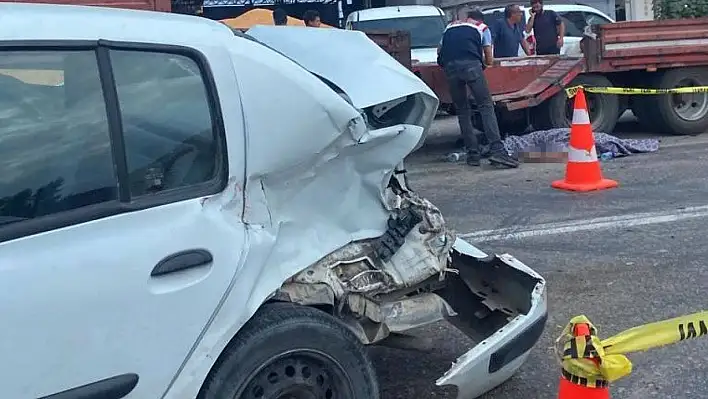 Otomobilin çarptığı tır sürücüsü hayatını kaybetti