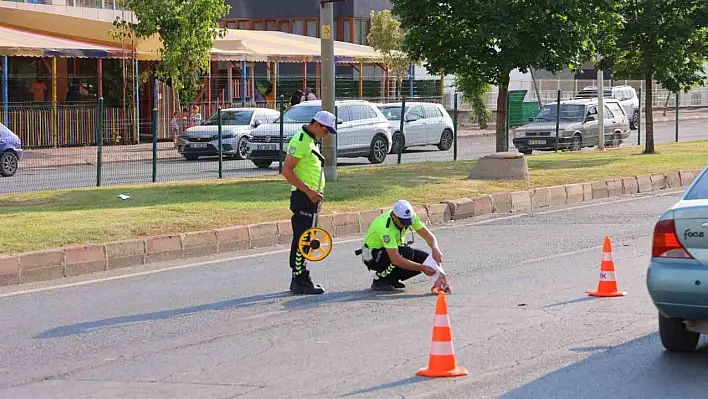 Otomobilin çarptığı genç kadın hayatını kaybetti
