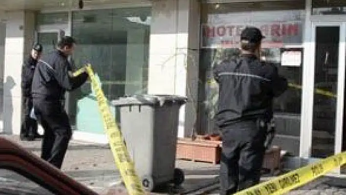 OTOMOBİLİN LASTİĞİ BOMBA GİBİ PATLADI: 1 YARALI