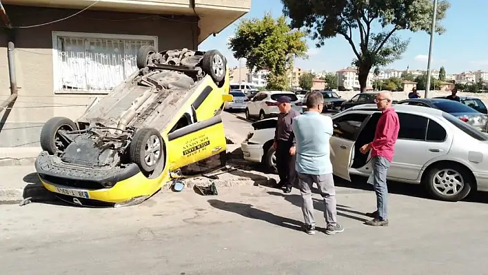 Otomobille taksi çarpıştı: 1 yaralı