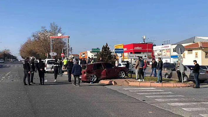 Otomobiller çarpıştı! 2 kişi...