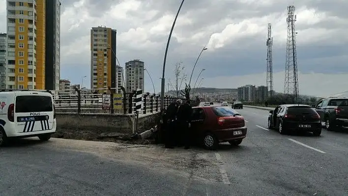 Otomobiller çarpıştı! Yararlılar var...