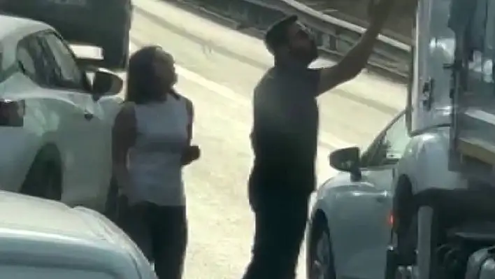 Otoyolda film sahnesi gibi kavga