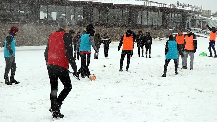 Erciyes'te yoğun kar yağışı etkili oldu