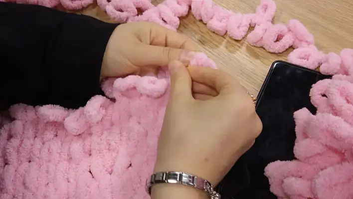 Özel gereksinimli çocuklardan 'Sevgi Örüyoruz' projesi