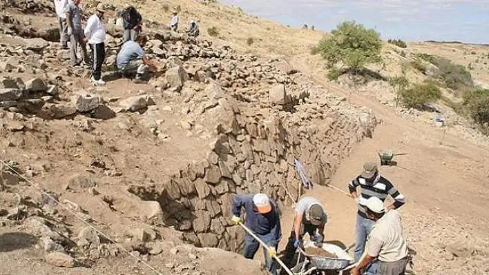 Kerkenes kazısında Demir Çağı'na ait kurt figürü bulundu