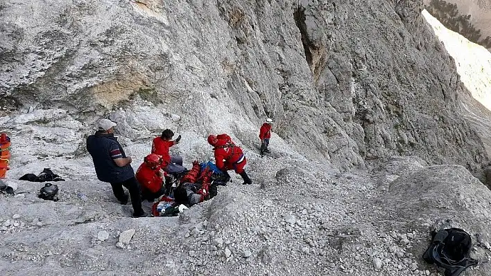 (Özel Haber) Nefes kesen operasyonla kurtarılan paraşütçü dağa böyle çakılmış
