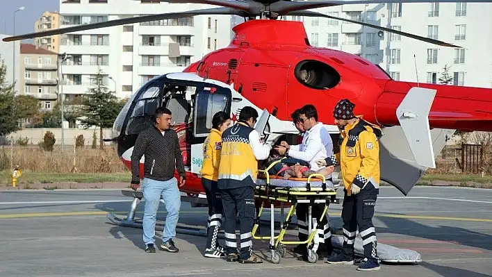 Uçuruma düşen adam, hava ambulansıyla hastaneye kaldırıldı 