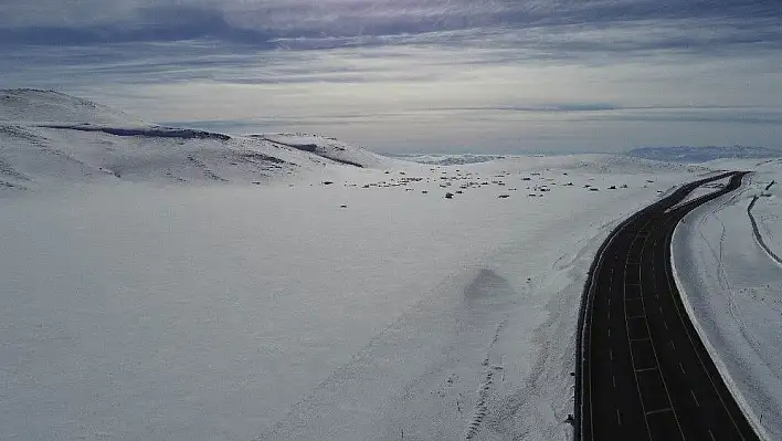 Kayseri'de göller buz tuttu