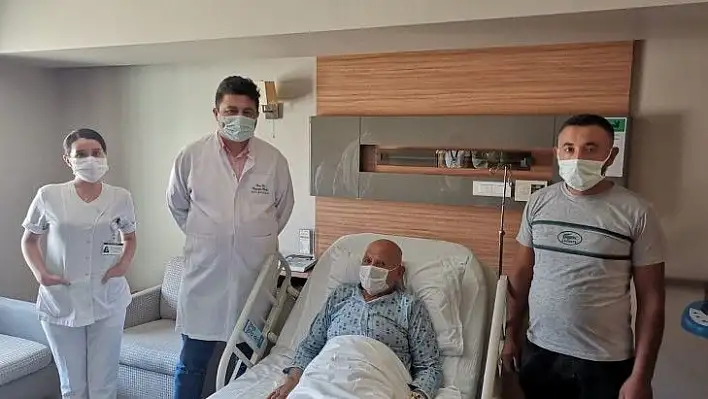 Nefes alamayan hastanın soluk borusuna stent takıldı