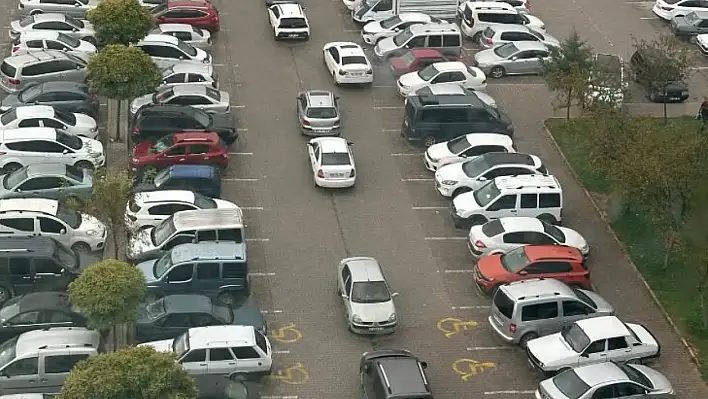 Özel vatandaşlara ücretsiz otopark