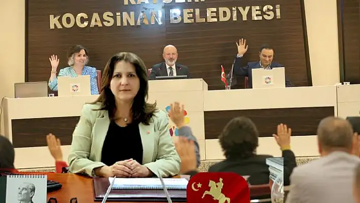 Özer'den, belediyeye ek bütçe tepkisi: Genelde de yerelde de en iyi bildikleri şey satmak!