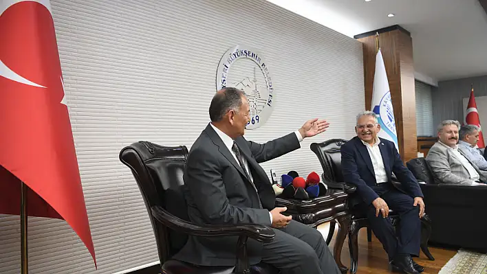 Özhaseki, Belediye'de konuştu: Taviz yok!